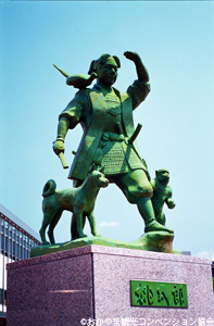 岡山駅前・桃太郎像